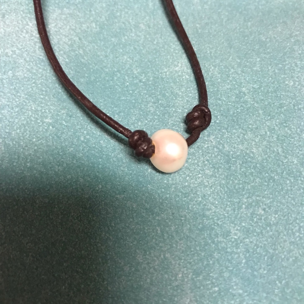 Leather and pearl necklace